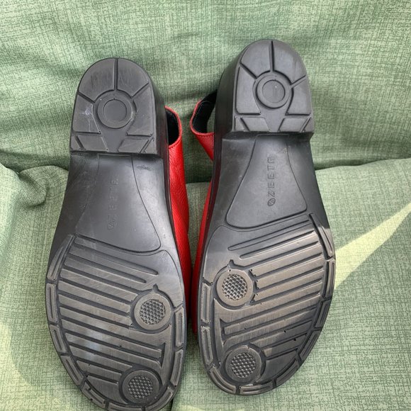 Zeeta Ladies size 42 Red Leather Open Toe Sandals with 1 1/2" Heel - Picture 5 of 7